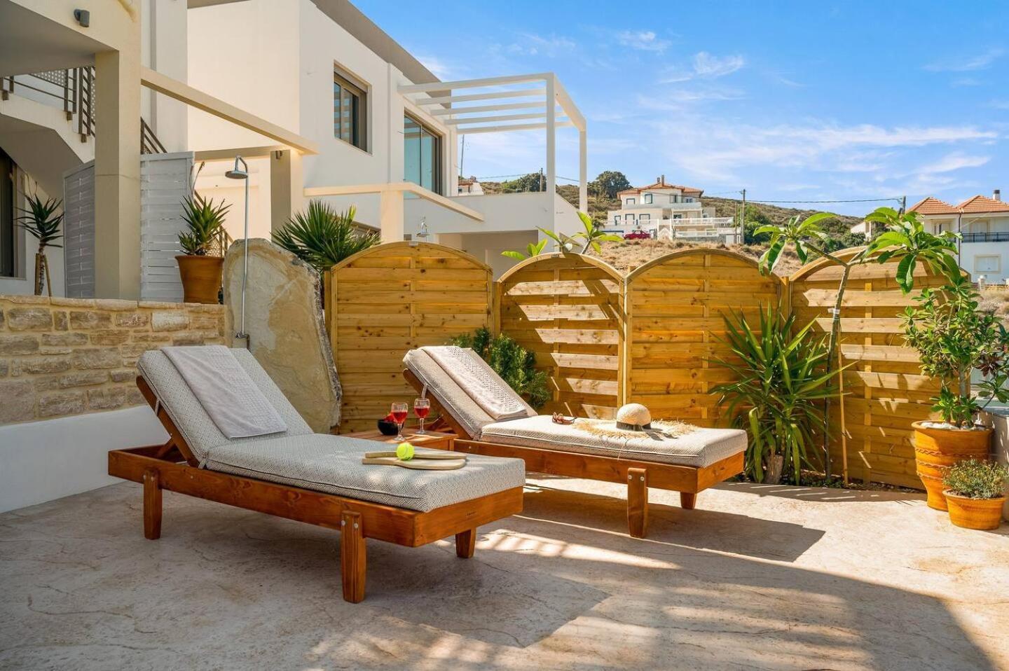 Ammokrinos Luxury Homes,150M From The Beach 칼라마키 외부 사진