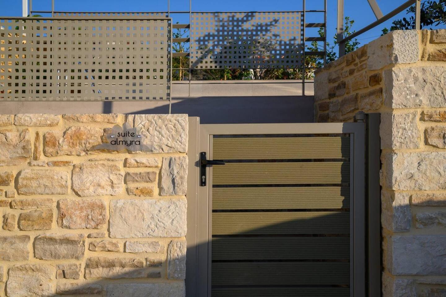 Ammokrinos Luxury Homes,150M From The Beach 칼라마키 외부 사진