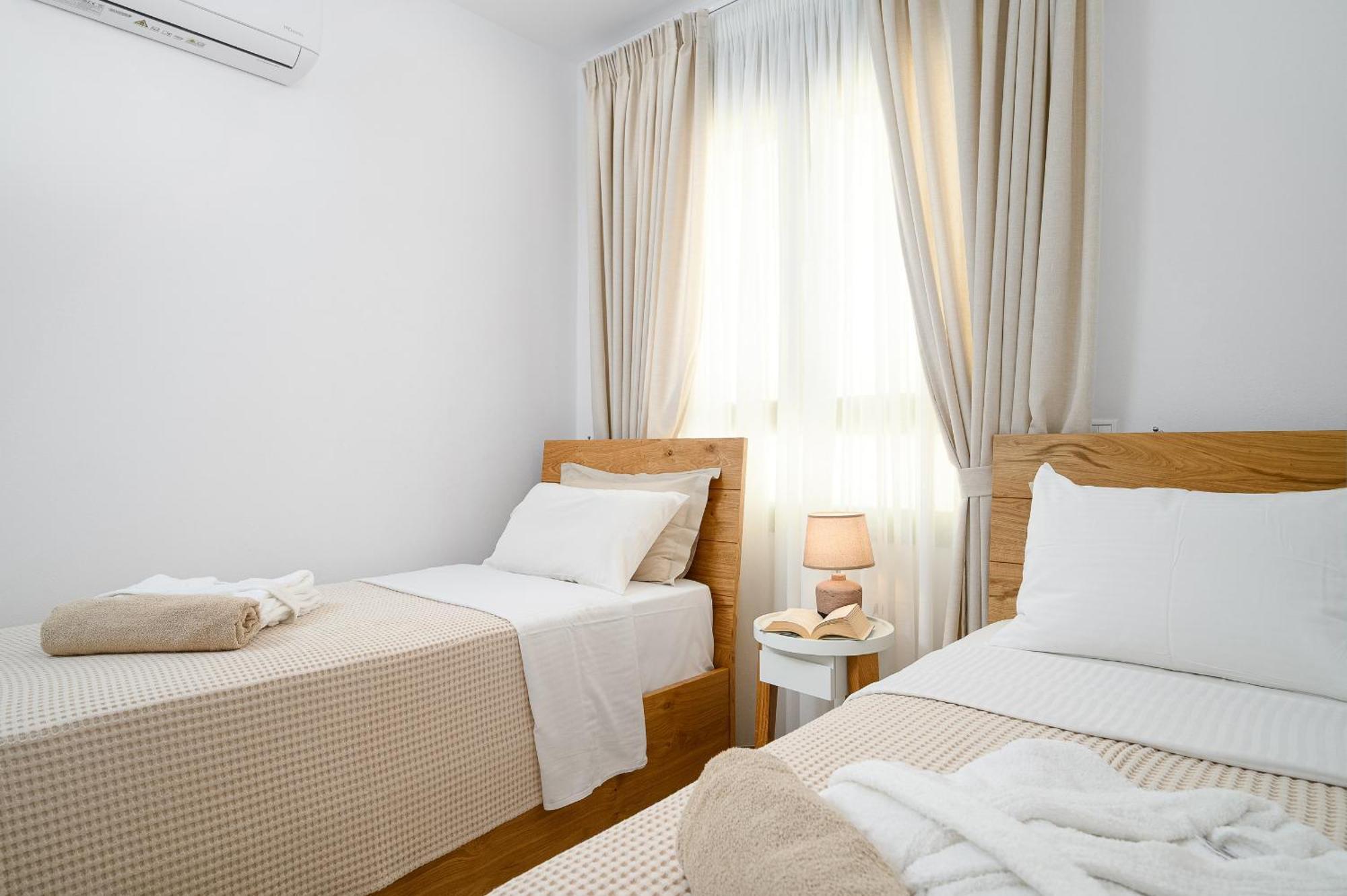 Ammokrinos Luxury Homes,150M From The Beach 칼라마키 외부 사진