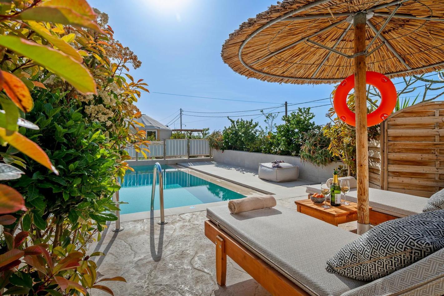 Ammokrinos Luxury Homes,150M From The Beach 칼라마키 외부 사진