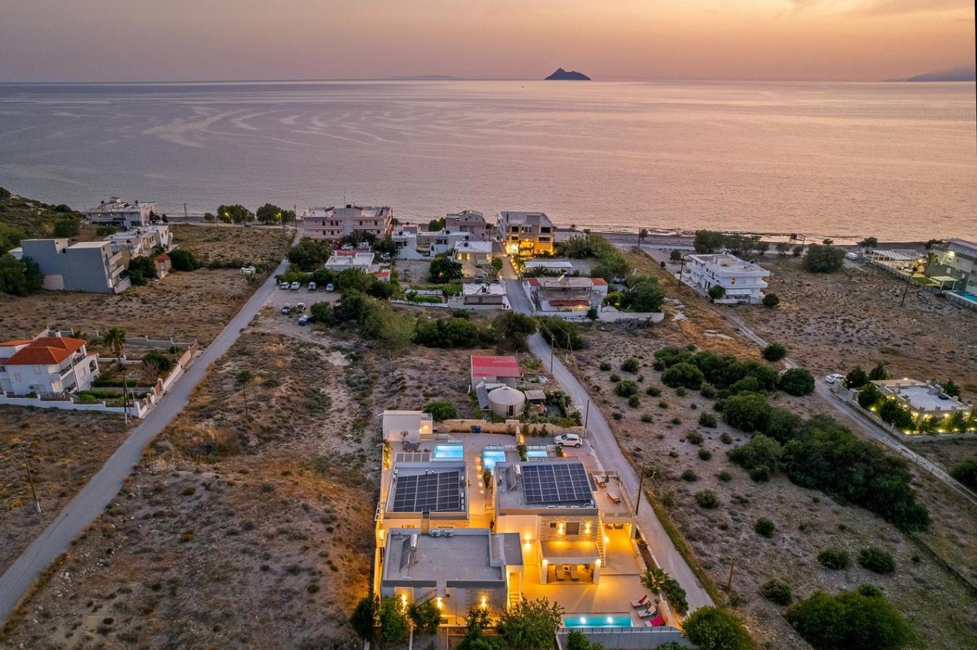 Ammokrinos Luxury Homes,150M From The Beach 칼라마키 외부 사진